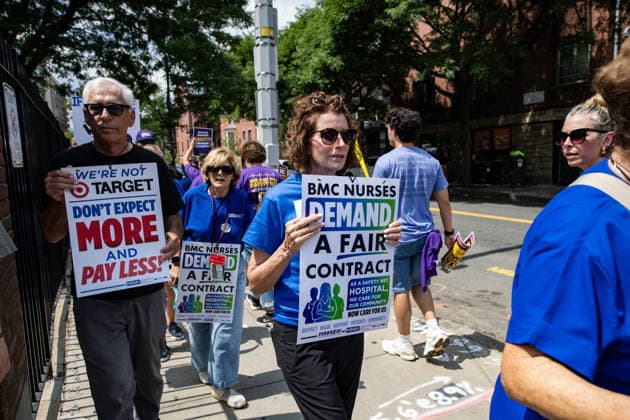 Nurses stage protest for better pay and working conditions in Boston BOSTON, UNITED STATES - JULY 22: Nurses picket outside of Boston Medical Center for a new contract that offers better pay and safer working conditions in Boston, Massachusetts, United States, on July 22, 2026. Joseph Prezioso Anadolu Boston United States. Editorial use only. Please get in touch for any other usage.  Copyright: x2026xAnadoluxJosephxPreziosox