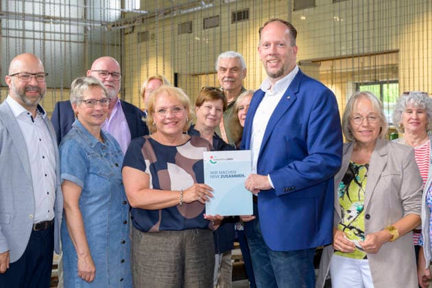 22.07.2026,Pressetermin, Übergabe des Fördermittelbescheids für das Projekt AWO Wir-Garten im Zukunftsgarten der IGA 2027 Übergabe des Förderbescheides Dortmund Kokerei Hansa, Emscherallee 11, NRW Deutschland *** July 22, 2026, Press Event: Presentation of the Grant Award Notice for the AWO Wir Garten Project at the IGA 2027 Future Garden; Presentation of the Grant Award Notice at Dortmund Kokerei Hansa, Emscherallee 11, North Rhine-Westphalia, Germany