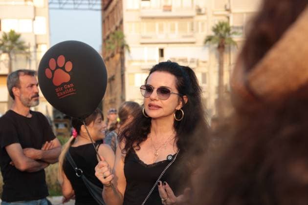 Silent march in Izmir calls attention to stray animal welfare IZMIR, TURKEY JULY 22, 2026: Participants dressed in black walk silently from Pasaport Ferry Terminal to Alsancak Ferry Terminal during an awareness march organized by volunteers to highlight the welfare and rights of stray animals. Carrying black balloons bearing the words One Life Lost, demonstrators complete the march without chanting slogans before delivering a brief press statement at the end of the route. Ä°zmir Türkiye Copyright: x xNagihanxCakirx xJNAxPressx