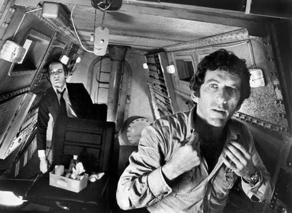 Ben Kingsley, Barry Newman, on-set of the Film, Fear is the Key , Anglo-EMI, Paramount Pictures, 1972  Copyright: xABxArchivesx jtv014038
