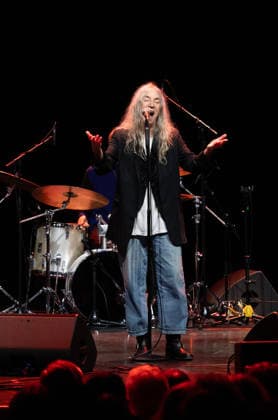 STOCKHOLM, SVERIGE 20260722 Patti Smith spelar pa Cirkus pa onsdagskvällen. STOCKHOLM SWEDEN x62610x *** STOCKHOLM, SWEDEN 20260722 Patti Smith is performing at Cirkus on Wednesday evening STOCKHOLM SWEDEN x62610x  Copyright: xAnnaxHallamsx TTx PATTI SMITH KONSERT t80dwZr5aaE