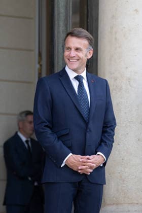 Emmanuel Macron meets with Ursula von der Leyen - Paris French President Emmanuel Macron as he welcomes European Commission President ahead of their meeting at The Elysee Presidential Palace in Paris on July 22, 2026. Photo by Raphael Lafargue ABACAPRESS.COM Paris France  Copyright: xLafarguexRaphael ABACAx