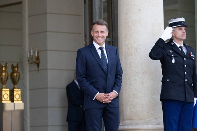 Emmanuel Macron meets with Ursula von der Leyen - Paris French President Emmanuel Macron looks on as he welcomes European Commission President ahead of their meeting at The Elysee Presidential Palace in Paris on July 22, 2026. Photo by Raphael Lafargue ABACAPRESS.COM Paris France  Copyright: xLafarguexRaphael ABACAx