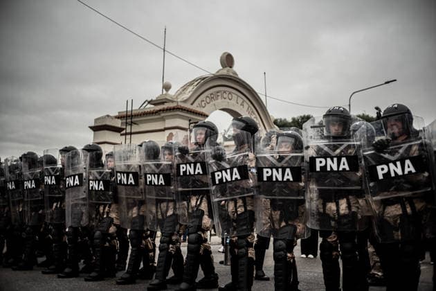 July 22, 2026, Buenos Aires, Buenos Aires, Argentina: Members of social organizations, labor unions and left-wing groups take part in a nationwide day of protest in Buenos Aires, Argentina, demanding increased social assistance, food programs and employment measures amid the country s ongoing economic crisis. Demonstrators marched at the PueyrredoÂ³n Bridge, where clashes erupted with federal security forces after police attempted to block the protest. The mobilization was part of coordinated actions held across Argentina. July 22, 2026. Buenos Aires Argentina - ZUMAf175 20260722_zip_f175_002 Copyright: xDaniellaxFernandezxRealinx