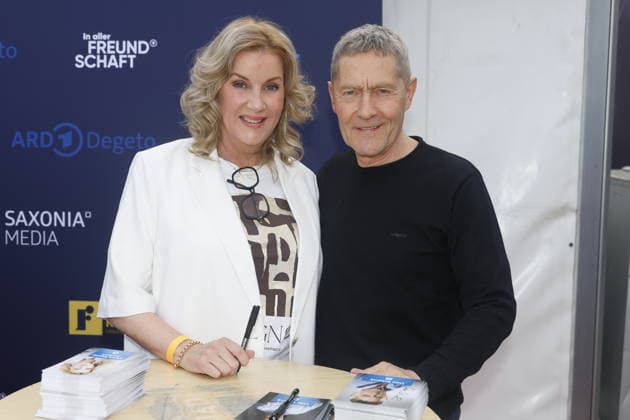 IN ALLER FREUNDSCHAFT Alexa Maria Surholt und Udo Schenk bei der In aller Freundschaft-Nacht im Rahmen der Filmnächte auf der Galopprennbahn Scheibenholz. Leipzig, 22.07.2026. Leipzig Galopprennbahn Scheibenholz Sachsen D *** IN ALLER FREUNDSCHAFT: Alexa Maria Surholt and Udo Schenk at the In aller Freundschaft Night as part of the Film Nights at the Scheibenholz Racetrack in Leipzig, July 22, 2026, Leipzig Scheibenholz Racetrack, Saxony, Germany Copyright: xAgenturxMatthiasxWehnertx xReinhardxZichyx