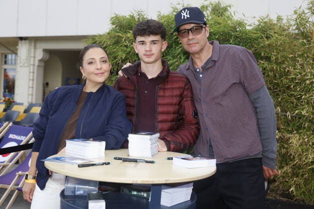 IN ALLER FREUNDSCHAFT Arzu Bazman, Leonard Scholz und Thomas Koch bei der In aller Freundschaft-Nacht im Rahmen der Filmnächte auf der Galopprennbahn Scheibenholz. Leipzig, 22.07.2026. Leipzig Galopprennbahn Scheibenholz Sachsen D *** IN ALLER FREUNDSCHAFT: Arzu Bazman, Leonard Scholz, and Thomas Koch at the In aller Freundschaft Night as part of the Film Nights at the Scheibenholz Racetrack in Leipzig, July 22, 2026. Leipzig Scheibenholz Racetrack, Saxony, Germany Copyright: xAgenturxMatthiasxWehnertx xReinhardxZichyx