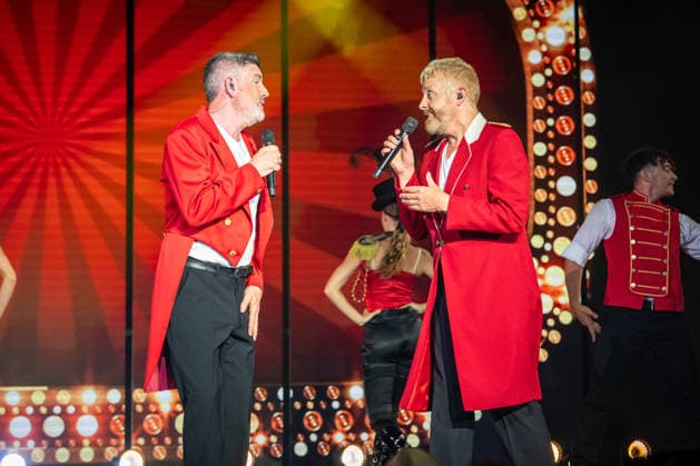 Ross Antony, Paul Reeves, Crazy Summer, Premiere, Europa-Park, Europa-Park Teatro, Rust, Live-Musik, Showballett, TALENT ACADEMY, Bühnenshow, Entertainment, Schlager, Musikshow, Sommer, gute Laune, Emotionen, Humor, Publikum, Autogrammstunde, Prominente, Event, Freizeitpark, Premierenfeier, Presse, Medien, Fotografen, Symbolfoto, Sommerferien, Familienausflug, Tourismus, Baden Württemberg, Veranstaltung, Live Entertainment Rust Europa Park Baden-Württemberg Deutschland *** Ross Antony, Paul Reeves, Crazy Summer, Premiere, Europa-Park, Europa-Park Teatro, Rust, Live Music, Show Ballet, TALENT ACADEMY, Stage Show, Entertainment, Schlager, Music Show, Summer, Good Vibes, Emotions, Humor, Audience, Autograph Session, Celebrities, Event, Amus Copyright: xFINLEYxMÖRCHx