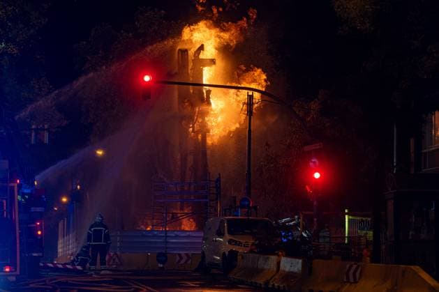 At least 6 people affected by a fire caused by a gas leak in Plaça de Sants in Barcelona. The fire occurred on July 22, 2026, in Barcelona, Catalonia, Spain The Barcelona Fire Department deployed nine crews Wednesday night to respond to a fire caused by a gas leak at Plaça de Sants, with at least six people affected, according to sources at Barcelona City Hall. The gas leak occurred this afternoon during accessibility construction work at the entrances to the Plaça de Sants Metro station. Lorena Sopê BARCELONA BARCELONA Spain  Copyright: xLorenaxSopÃªnax 7681941