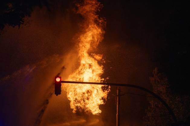 At least 6 people affected by a fire caused by a gas leak in Plaça de Sants in Barcelona. The fire occurred on July 22, 2026, in Barcelona, Catalonia, Spain The Barcelona Fire Department deployed nine crews Wednesday night to respond to a fire caused by a gas leak at Plaça de Sants, with at least six people affected, according to sources at Barcelona City Hall. The gas leak occurred this afternoon during accessibility construction work at the entrances to the Plaça de Sants Metro station. Lorena Sopê BARCELONA BARCELONA Spain  Copyright: xLorenaxSopÃªnax 7681942