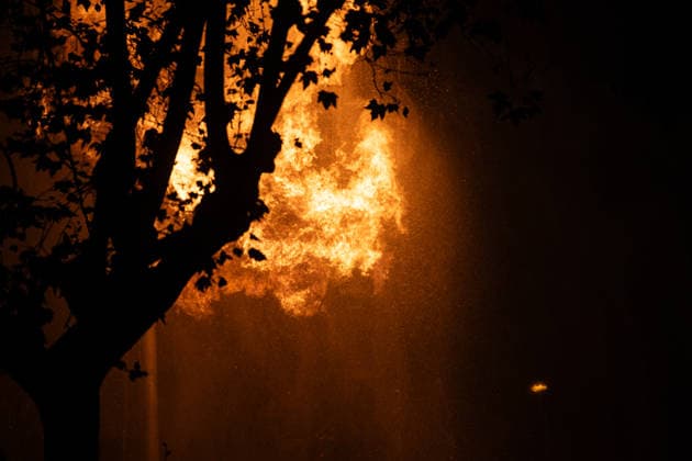 At least 6 people affected by a fire caused by a gas leak in Plaça de Sants in Barcelona. The fire occurred on July 22, 2026, in Barcelona, Catalonia, Spain The Barcelona Fire Department deployed nine crews Wednesday night to respond to a fire caused by a gas leak at Plaça de Sants, with at least six people affected, according to sources at Barcelona City Hall. The gas leak occurred this afternoon during accessibility construction work at the entrances to the Plaça de Sants Metro station. Lorena Sopê BARCELONA BARCELONA Spain  Copyright: xLorenaxSopÃªnax 7681947
