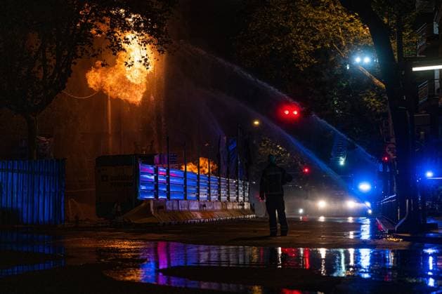 At least 6 people affected by a fire caused by a gas leak in Plaça de Sants in Barcelona. The fire occurred on July 22, 2026, in Barcelona, Catalonia, Spain The Barcelona Fire Department deployed nine crews Wednesday night to respond to a fire caused by a gas leak at Plaça de Sants, with at least six people affected, according to sources at Barcelona City Hall. The gas leak occurred this afternoon during accessibility construction work at the entrances to the Plaça de Sants Metro station. Lorena Sopê BARCELONA BARCELONA Spain  Copyright: xLorenaxSopÃªnax 7681949