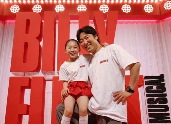 S. Korean actor Kim Sung-soo and actress Kim Joo-ah S. Korean actor Kim Sung-soo and actress Kim Joo-ah South Korean actor Kim Sung-soo and his daughter, actress Kim Ju-ah, who star together in the musical Billy Elliot, pose for a photo prior to an interview with Yonhap News Agency in Seoul on July 22, 2026. The musical runs until July 26. (Yonhap) 2026-07-23 10:28:17 < 1980-2026 YONHAPNEWS AGENCY. .> ¼­¿ïÆ¯º°½Ã EDITORIAL USE ONLY  Copyright: xx PYH2026072305220034400 YonhapxNewsx yonphotos254776