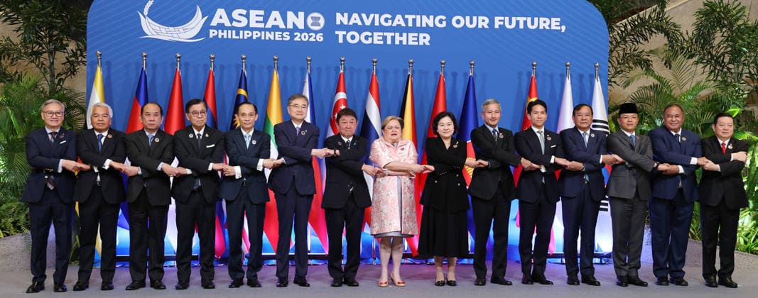 ASEAN plus three foreign ministers meeting ASEAN plus three foreign ministers meeting South Korean Foreign Minister Cho Hyun (6th from L), Chinese Vice Foreign Minister Hua Chunying (9th from L) and Japanese Foreign Minister Toshimitsu Motegi (7th from L) pose for a photo during a meeting with their counterparts from the Association of Southeast Asian Nations in Manila on July 23, 2026. (Yonhap) 2026-07-23 10:54:51 < 1980-2026 YONHAPNEWS AGENCY. .> ÇÊ¸®ÇÉ ÇÊ¸®ÇÉ EDITORIAL USE ONLY  Copyright: xx PYH2026072307790031500 YonhapxNewsx yonphotos254782