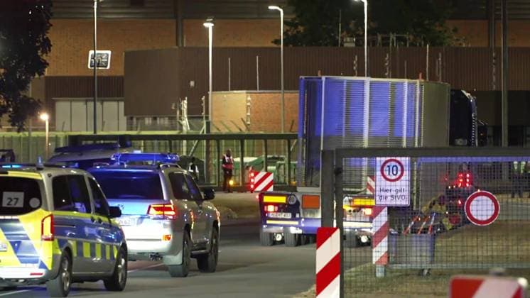 9. Castor-Transport Jülich–Ahaus erfolgreich abgeschlossen – Bilder von der A31 und der Ankunft im Zwischenlager 7aIMG: 0566955 9. Castor-Transport Jülich–Ahaus erfolgreich abgeschlossen – Bilder von der A31 und der Ankunft im ZwischenlagerNordrhein-Westfalen, Ahaus, Deutschland *** 9th Castor Transport from Jülich to Ahaus Successfully Completed – Photos from the A31 and the Arrival at the Interim Storage Facility 7aIMG 0566955 9th Castor Transport from Jülich to Ahaus Successfully Completed – Photos from the A31 and the Arrival at the Interim Storage Facility North Rhine-Westphalia, Ahaus, Germany Copyright: 7aktuell.dex xMarcxGruber 0566955 20260722_7a_Castor9ah_566955