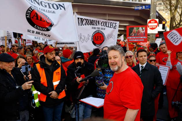 The Victoria State Teachers Strike Protest in Melbourne - 23 Jul 2026 Justin Mullaly, President of the Australian Education Union (AEU) Victoria Branch, speaks during the demonstration. Hundreds of members of the Australian Education Union (AEU) marched from Bourke Street Mall to the Victorian Parliament in Melbourne, calling for better pay, improved working conditions, increased public school funding, and a revised Victorian Government Schools Agreement (VGSA). Melbourne Australia Copyright: xYexMyoxKhantx xSOPAxImagesx YeMyoKhant_8