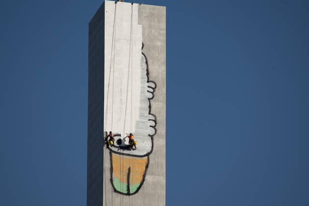 MELBOURNE PAM THE BIRD GRAFFITI, Clean up crews paint over Pam the Bird graffiti on the Bolte Bridge, Melbourne, Thursday, July 23, 2026. The alleged Pam the Bird graffiti artist was arrested after scaling a 140-metre pillar on a major city bridge, triggering a nine-hour standoff with police. ( NO ARCHIVING MELBOURNE VICTORIA AUSTRALIA  Copyright: xCHRISTOPHERxHOPKINSx 20260723121486594859
