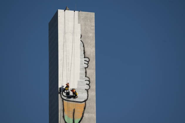 MELBOURNE PAM THE BIRD GRAFFITI, Clean up crews paint over Pam the Bird graffiti on the Bolte Bridge, Melbourne, Thursday, July 23, 2026. The alleged Pam the Bird graffiti artist was arrested after scaling a 140-metre pillar on a major city bridge, triggering a nine-hour standoff with police. ( NO ARCHIVING MELBOURNE VICTORIA AUSTRALIA  Copyright: xCHRISTOPHERxHOPKINSx 20260723121553724640