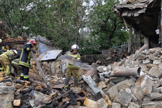 Rescuers clear the rubble at a two-storey residential building partially destroyed by a Russian drone attack, Odesa, Ukraine, July 22, 2026. In the morning, the Russian army struck the southern port city with attack drones, killing a man and injuring two people - an 82-year-old woman and a 54-year-old man. (Photo by Nina Liashonok Ukrinform) Russian army attacks Odesa with drones, killing 1 man  Copyright: xNinaxLiashonokx