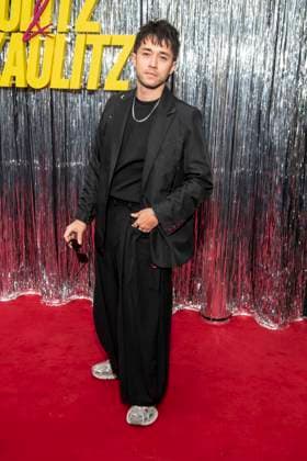 ABB KAULITZ- Johannes Vimalavong zu Gast auf dem roten Teppich bei der Premiere von der 3. Staffel der Netflix-Serie Kaulitz und Kaulitz im Delphi Filmpalast. Berlin am 22.07.2026 Berlin Deutschland *** ABB KAULITZ Johannes Vimalavong on the red carpet at the premiere of Season 3 of the Netflix series *Kaulitz and Kaulitz* at the Delphi Filmpalast in Berlin on July 22, 2026, Berlin, Germany