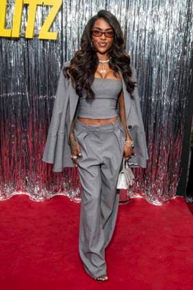 ABB KAULITZ- Alicia Awa zu Gast auf dem roten Teppich bei der Premiere von der 3. Staffel der Netflix-Serie Kaulitz und Kaulitz im Delphi Filmpalast. Berlin am 22.07.2026 Berlin Deutschland *** ABB KAULITZ Alicia Awa on the red carpet at the premiere of Season 3 of the Netflix series *Kaulitz und Kaulitz* at the Delphi Filmpalast in Berlin on July 22, 2026, Berlin, Germany