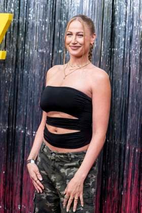 ABB KAULITZ- Lulu Lewe zu Gast auf dem roten Teppich bei der Premiere von der 3. Staffel der Netflix-Serie Kaulitz und Kaulitz im Delphi Filmpalast. Berlin am 22.07.2026 Berlin Deutschland *** ABB KAULITZ Lulu Lewe on the red carpet at the premiere of Season 3 of the Netflix series *Kaulitz und Kaulitz* at the Delphi Filmpalast in Berlin on July 22, 2026, Berlin, Germany