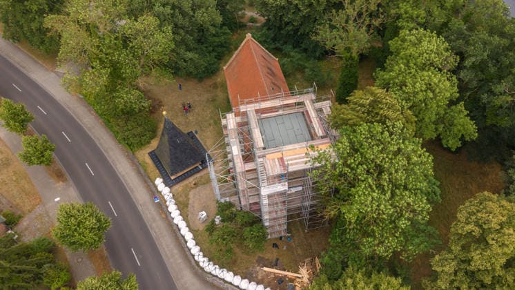 22.07.2026 - Die einsturzgefährdete Kirche in Papendorf bei Pasewalk an der Bundesstraße B104 ist die Notsicherung abgeschlossen Papendorf Mecklenburg-Vorpommern Deutschland *** July 22, 2026: Emergency stabilization work has been completed on the church in Papendorf near Pasewalk, located on Federal Highway B104, which was in danger of collapsing. Papendorf, Mecklenburg-Western Pomerania, Germany