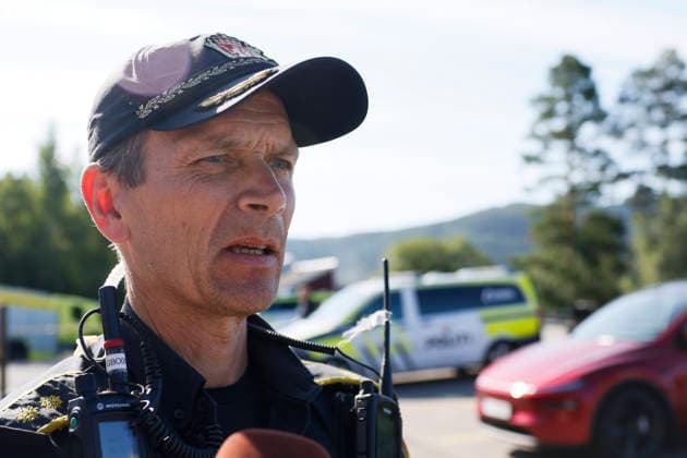 Brann i Drammen Krokstadelva 20260723. Innsatsleder Geir Bodahl moter pressen torsdag morgen. Storbrannen startet fredag ettermiddag i et rekkehus ved Krokstadelva i Drammen. Foto: Frederik Ringnes NTB Krokstadelva Norge LIK3NeAPCXM EDITORIAL USE ONLY Ref:_BNCLIK3NeAPCXM.jpg *** Fire in Drammen, Krokstadelva, July 23, 2026 Incident Commander Geir Bodahl addresses the press on Thursday morning. The major fire broke out on Friday afternoon in a townhouse near Krokstadelva in Drammen. Photo: Frederik Ringnes, NTB. Krokstadelva, Norway. LIK3NeAPCXM EDITORIAL USE ONLY Ref BNCLIK3NeAPCXM jpg  Copyright: xFrederikxRingnesx xNTBx