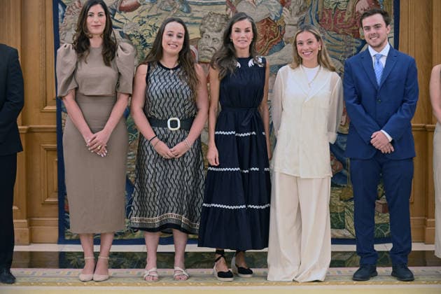 Queen Letizia granted an audience to the creative team behind the documentary *Los nietos del silencio* and its protagonists, Leyre Sanz 2i, Queen Letizia c and Beatriz Iruretagoyena Toca 2d pose during the audience with the creative team behind the documentary *Los nietos del silencio* and its protagonists at the Zarzuela Palace on July 23, 2026, in Madrid, Spain. *Los nietos del silencio* is an audiovisual project produced by young journalists and communicators that collects the testimonies of the grandchildren of victims of ETA terrorism. FAMOUS DOCUMENTARY QUEEN PALACE José Madrid Madrid Spain  Copyright: xJosÃ xOlivax 7682087