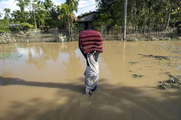 Flood in Indian Northeastern State Assam JORHAT, INDIA - JULY 22: A resident carries dried cushions on her head while wading through floodwaters in a flood-affected neighborhood, on July 22, 2026 in Jorhat, India. The flood situation in Assam remained critical, with more than 630,000 people affected across 21 districts. The state’s death toll has risen to 12. David Talukdar Anadolu Jorhat India. Editorial use only. Please get in touch for any other usage.  Copyright: x2026xAnadoluxDavidxTalukdarx