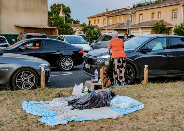 Wildfire in Gironde: 2,400 hectares burned between Saumos and Le Porge PHOTOPQR SUD OUEST GUILLAUME BONNAUD Bordeaux July 23, 2026 JULY 23, 2026 IN GIRONDE Wildfire in Gironde 2,400 hectares burned between Saumos and Le Porge PH Guillaume Bonnaud MORNING AT THE SECURITY COMMAND CENTER ON PLACE GERARD BLANC IN LE PORGE Gironde, France – July 23, 2026 Firefighters battle a fast-moving wildfire between Saumos and Le Porge after the blaze scorched approximately 2,400 hectares of forest and triggered the evacuation of thousands of people Bordeaux GIRONDE France  Copyright: xPHOTOPQR SUDxOUEST MAXPPPxGUILLAUMExBONNAUDx 20260723SDO5510 20260723SDO5510