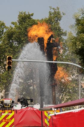 The fire in Barcelona’s Plaça de Sants will continue until the gas leak can be stopped Firefighters continue to spray water on the fire caused by the gas leak in Plaça de Sants, on July 23, 2026, in Barcelona, Catalonia, Spain. The flame that continues to burn in Barcelona’s Sants Square following the explosion caused by a gas leak will continue until the gas flow can be stopped. JULY 23, 2026 Barcelona, Catalonia Barcelona, Catalonia, Spain  Copyright: xDavidxZorrakinox 7682228