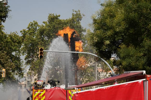 The fire in Barcelona’s Plaça de Sants will continue until the gas leak can be stopped Firefighters continue to spray water on the fire caused by the gas leak in Plaça de Sants, on July 23, 2026, in Barcelona, Catalonia, Spain. The flame that continues to burn in Barcelona’s Sants Square following the explosion caused by a gas leak will continue until the gas flow can be stopped. JULY 23, 2026 Barcelona, Catalonia Barcelona, Catalonia, Spain  Copyright: xDavidxZorrakinox 7682229