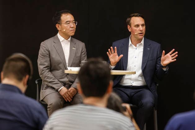 Pedro Sánchez visits the Ford plant in Almussafes, Valencia. Geely Holding Vice President Victor Yang (left) and Ford Europe President Jim Baumbick (right) at a press conference prior to the official visit to the Ford plant on July 23, 2026, in Almussafes, Valencia, Valencian Community, Spain. Prime Minister Pedro Sánchez visits the Ford automobile plant to support the multinational’s electrification and employment plans, at a high-level meeting attended by the Second Vice President and Minister of Labor, Yolanda Díaz; the Minister of Industry, Jordi Hereu; the Minister of Science, Diana Morant; the President of the Valencian Regional Government, Juanfran Pérez Llorca, and the Government Delegate, Pilar Bernabé. JULY 23, 2026 PSOE SUMAR GO  Copyright: xRoberxSolsonax 7682263