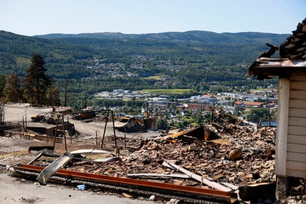 Brann i Drammen Krokstadelva 20260723. Brannruinene pa Stenseth. Storbrannen startet fredag ettermiddag i et rekkehus i Krokstadelva i Drammen. Foto: Frederik Ringnes NTB Krokstadelva Norge mqSaGZWXXuc EDITORIAL USE ONLY Ref:_BNCmqSaGZWXXuc.jpg *** Fire in Drammen, Krokstadelva, July 23, 2026 The ruins of the fire at Stenseth The major fire broke out on Friday afternoon in a townhouse in Krokstadelva, Drammen Photo: Frederik Ringnes, NTB Krokstadelva, Norway mqSaGZWXXuc EDITORFOR EDITORIAL USE ONLY Ref BNCmqSaGZWXXuc jpg  Copyright: xFrederikxRingnesx xNTBx