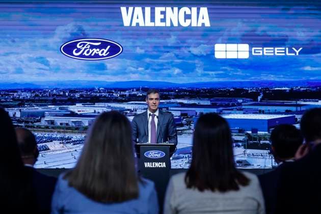 Pedro Sánchez Visits the Ford Plant in Almussafes, Valencia: Prime Minister Pedro Sánchez during an official event at the Ford plant in Almussafes on July 23, 2026, in Almussafes, Valencia, Valencian Community, Spain. Sánchez visits Ford’s automotive plant in Almussafes to support the multinational’s electrification and employment plans. Additionally, the agreement between Ford and Geely is expected to be formalized, under which the Asian company could manufacture one of its vehicles at Ford’s facilities in Valencia. JULY 23, 2026 PSOE SUMAR GOVERNMENT OF SPAIN AUTOMOTIVE Almussafes Almussafes Spain  Copyright: xRoberxSolsonax 7682557