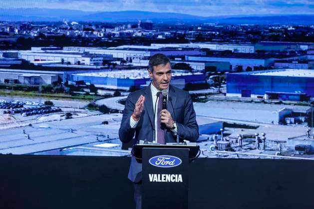 Pedro Sánchez Visits the Ford Plant in Almussafes, Valencia: Prime Minister Pedro Sánchez during an official event at the Ford plant in Almussafes on July 23, 2026, in Almussafes, Valencia, Valencian Community, Spain. Sánchez visits Ford’s automotive plant in Almussafes to support the multinational’s electrification and employment plans. Additionally, the agreement between Ford and Geely is expected to be formalized, under which the Asian company could manufacture one of its vehicles at Ford’s facilities in Valencia. JULY 23, 2026 PSOE SUMAR GOVERNMENT OF SPAIN AUTOMOTIVE Almussafes Almussafes Spain  Copyright: xRoberxSolsonax 7682558
