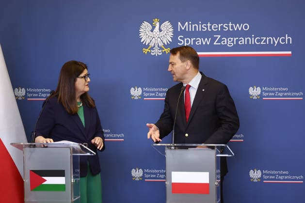 Foreign Minister of Palestine Varsen Aghabekian Shahin in Poland WARSAW, POLAND - JULY 23: Foreign Minister of Palestine Varsen Aghabekian Shahin and Foreign Minister of Poland Radoslaw Sikorski speak during a joint press conference in Warsaw, Poland on July 23, 2026. Jakub Porzycki Anadolu Warsaw Poland. Editorial use only. Please get in touch for any other usage.  Copyright: x2026xAnadoluxJakubxPorzyckix
