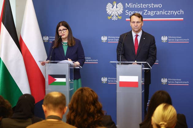 Foreign Minister of Palestine Varsen Aghabekian Shahin in Poland WARSAW, POLAND - JULY 23: Foreign Minister of Palestine Varsen Aghabekian Shahin and Foreign Minister of Poland Radoslaw Sikorski speak during a joint press conference in Warsaw, Poland on July 23, 2026. Jakub Porzycki Anadolu Warsaw Poland. Editorial use only. Please get in touch for any other usage.  Copyright: x2026xAnadoluxJakubxPorzyckix