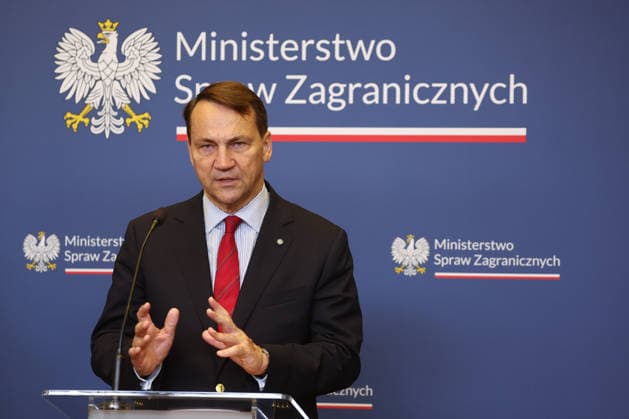 Foreign Minister of Palestine Varsen Aghabekian Shahin in Poland WARSAW, POLAND - JULY 23: Foreign Minister of Poland Radoslaw Sikorski speaks during the press conference with Foreign Minister of Palestine Varsen Aghabekian Shahin in Warsaw, Poland on July 23, 2026. Jakub Porzycki Anadolu Warsaw Poland. Editorial use only. Please get in touch for any other usage.  Copyright: x2026xAnadoluxJakubxPorzyckix