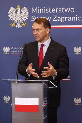 Foreign Minister of Palestine Varsen Aghabekian Shahin in Poland WARSAW, POLAND - JULY 23: Foreign Minister of Poland Radoslaw Sikorski speaks during the press conference with Foreign Minister of Palestine Varsen Aghabekian Shahin in Warsaw, Poland on July 23, 2026. Jakub Porzycki Anadolu Warsaw Poland. Editorial use only. Please get in touch for any other usage.  Copyright: x2026xAnadoluxJakubxPorzyckix