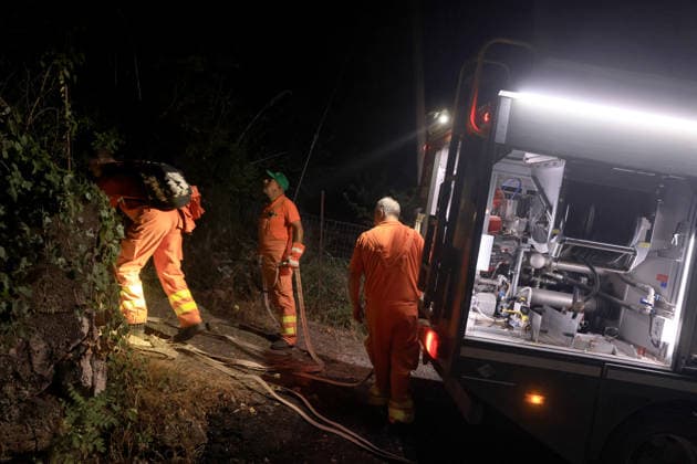 Wildfire threatens communities near Palermo in Sicily as firefighting efforts continue PALERMO, ITALY - JULY 23: Firefighters and civil protection teams battle a wildfire in the Casaboli Forest near Palermo as strong winds push the blaze toward the towns of Monreale, Pioppo and Sagana, while residents are evacuated from threatened homes, in Palermo, Sicily, Italy on July 23, 2026. The wildfire, which started the previous day, spread overnight, prompting emergency crews to work continuously to contain the flames and protect nearby communities. Alberto Lo Bianco Anadolu Palermo Italy. Editorial use only. Please get in touch for any other usage.  Copyright: x2026xAnadoluxAlbertoxLoxBiancox