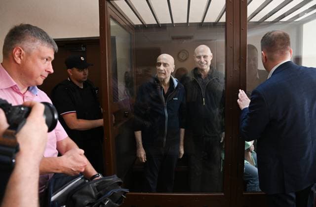 Russia Retail Chain Co-Owner Fraud Trial 9210727 23.07.2026 Former Chairman of Petropavlovsk company, owner of M2M Private Bank and Asia-Pacific Bank Pavel Maslovsky, centre left, and former co-owner of Azbuka Vkusa supermarket chain Kirill Yakubovsky, centre right, accused of embezzling over 14 billion rubles, are seen inside a defendant s glass cage before a hearing at the Presnensky District Court in Moscow, Russia. Alexey Maishev Sputnik Moscow Russia  Copyright: xAlexeyxMaishevx