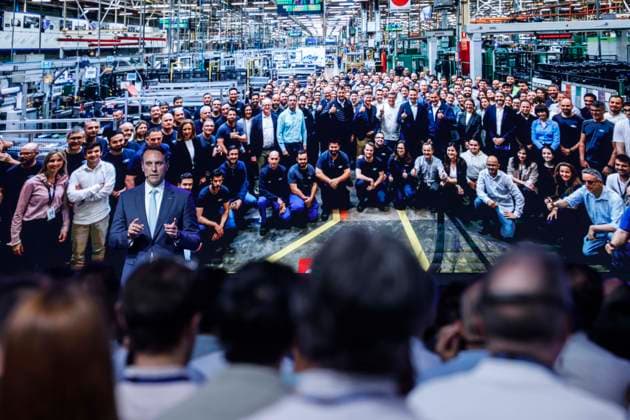 Pedro Sánchez Visits the Ford Plant in Almussafes, Valencia Ford Europe President Jim Baumbick speaks during an official event at the Ford plant in Almussafes on July 23, 2026, in Almussafes, Valencia, Valencian Community, Spain. Prime Minister Pedro Sánchez visited Ford’s automotive plant in Almussafes to show support for the multinational’s electrification and employment plans. In addition, the agreement between Ford and Geely is expected to be formalized, under which the Asian company could manufacture one of its vehicles at Ford’s facilities in Valencia. JULY 23, 2026 PSOE SUMAR GOVERNMENT OF SPAIN AUTOMOTIVE Almussafes Almussafes Spain  Copyright: xRoberxSolsonax 7682797