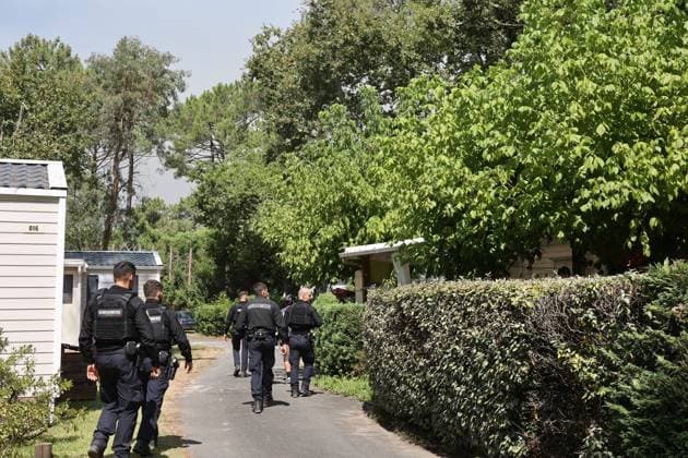 Fires in Gironde: Claouey, Le Ferret – PHOTOPQR SUD OUEST – Photo by Fabien Cottereau – Lège-Cap-Ferret, July 23, 2026 – Fires in Gironde: Claouey, Le Ferret – Campgrounds on the peninsula are being evacuated one after another, such as the Pastrourelles campground in Claouey; lifeguards are also being evacuated. Campers are advised to head to Bordeaux Lac. Gironde, France – July 23, 2026 Firefighters battle a fast-moving wildfire in Lège-Cap-Ferret, Gironde, France  Copyright: xPHOTOPQR SUDxOUEST MAXPPPxPhotoxFabienxCottereaux 20260723SDO5854 20260723SDO5854