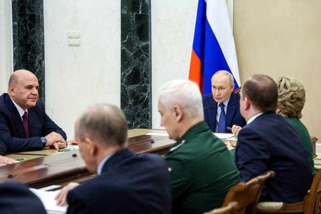 RUSSIA, MOSCOW - JULY 23, 2026: President Vladimir Putin (R back) chairs a meeting of the Russian Security Council at the Moscow Kremlin. Alexander Kazakov Russian Presidential Press and Information Office TASS  95359244