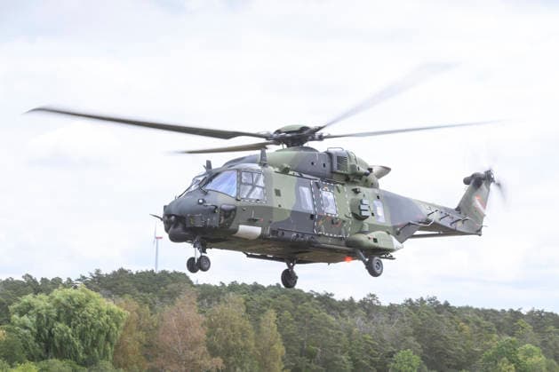 im Bild v.l.: Hubschrauber NH90 in Aktion, Vorführung, Start - Landung, Dynamic Display, GER, Bundesminister der Verteidigung Boris Pistorius besucht das Transporthubschrauberregiment 30 Tauberfranken auf dem Übungsplatz in Külsheim, DSK, 23.07.2026, *** Pictured from left: NH90 helicopter in action, demonstration, takeoff and landing, dynamic display, GER; Federal Minister of Defense Boris Pistorius visits the 30th Tauberfranken Transport Helicopter Regiment at the training area in Külsheim, DSK, July 23, 2026, Copyright: HMBxMedia UwexKoch