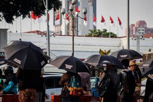 July 23, 2026, Jakarta, Indonesia: JAKARTA, INDONESIA Ã¢â‚¬ JULY 23, 2026: Human rights activists from the Victims Solidarity Network for Justice hold signs and banners during the 917th Kamisan protest outside the Merdeka Palace in Jakarta, Indonesia. The demonstrators called for renewed investigations into unresolved human rights violations and marked the 27th anniversary of the Teungku Bantaqiyah Incident under the theme Remembering to Reject Impunity. Jakarta Indonesia - ZUMAq101 20260723_zna_q101_067 Copyright: xMuhammadxRizkyxFebriansyahx