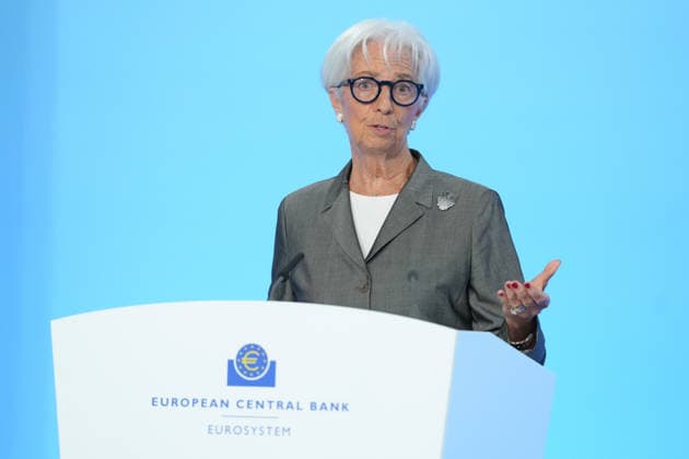 Pressekonferenz der Europaeischen Zentralbank (EZB) zur Zinsentscheidung Christine Lagarde, Praesidentin der Europaeischen Zentralbank (EZB) im Portrait unterstreicht sie ihre Aussagen mit starker Handgeste und Mimik bei der Pressekonferenz zur Zinsentscheidung der Europaeischen Zentralbank (EZB), Frankfurt am Main, 23.07.2026 Frankfurt am Main Hessen Deutschland *** European Central Bank (ECB) Press Conference on the Interest Rate Decision: Christine Lagarde, Portrait of Christine Lagarde, President of the European Central Bank (ECB): She emphasizes her statements with strong hand gestures and facial expressions during the press conference on the European Central Bank’s (ECB) interest rate decision, Frankfurt am Main, July 23, 2026, Frank