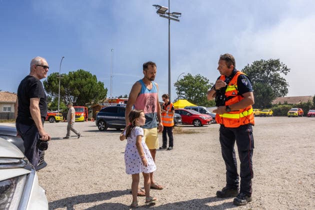 Wildfire Burns Near Le Porge - Gironde Firefighters are battling the blaze as emergency services remain mobilized to protect nearby residents, tourists and properties. Smoke rises as a wildfire burns near Lacanau and Le Porge, Gironde, France, on July 23, 2026. Photo by Margot Le Gonidec ABACAPRESS.COM Le Porge Gironde France  Copyright: xLexGonidecxMargot ABACAx