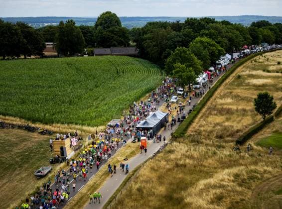 GROESBEEK - Drone photo of walkers braving the Zevenheuvelenweg on the third day of the Nijmegen Four Days Marches. Green Thursday took the walkers to the Seven Hills and past green villages such as Mook and Milsbeek. ROBIN VAN LONKHUIJSEN ANP netherlands out - belgium out  Copyright: xx x564126260x originalFilename: 564126260.jpg